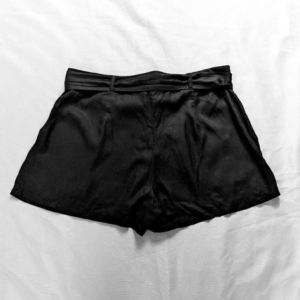 United Colors Of Benetton Black Shorts Size 10 — image 2 of 5